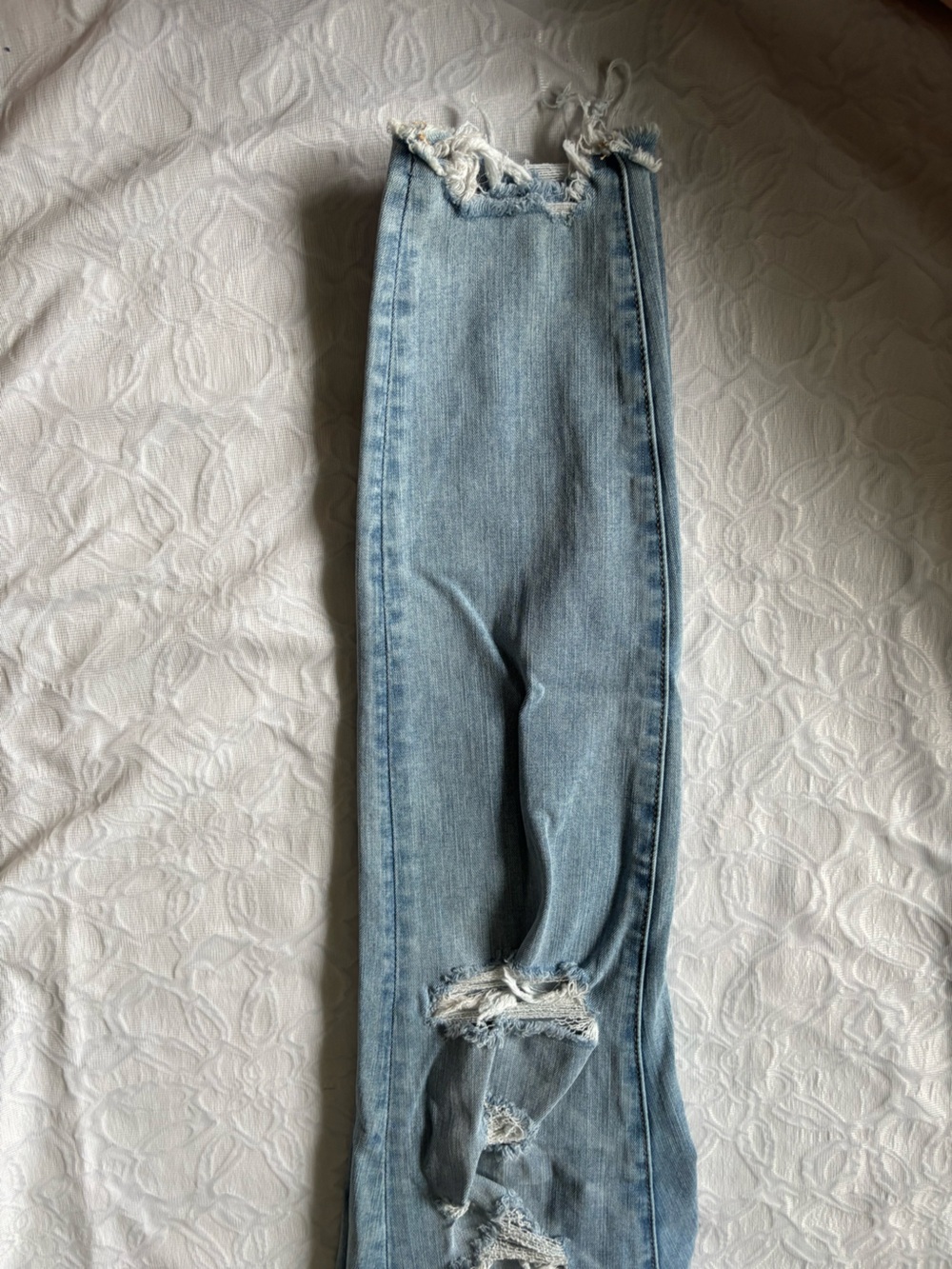 American Eagle Outfitters Light Blue Distressed Women’s Jeans - Picture 8 of 8